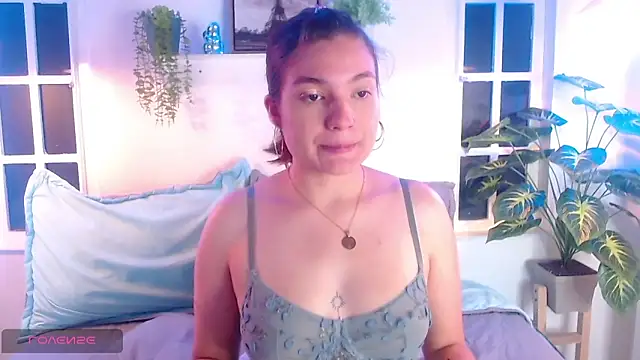 Snapshot of Viollet_C chatting on 10.12.25 Viollet C online show from 10.12.25