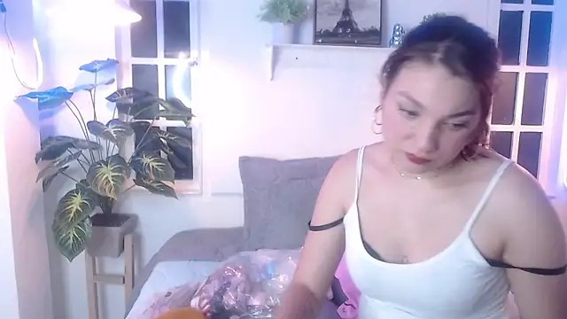 Snapshot of Viollet_C chatting on 10.23.25 Viollet C online show from 10.23.25