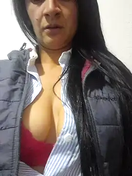 Snapshot of Lesli_14 chatting on 11.19.25 Lesli 14 online show from 11.19.25