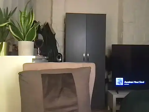 GluteQueenE online show from 03.13.26