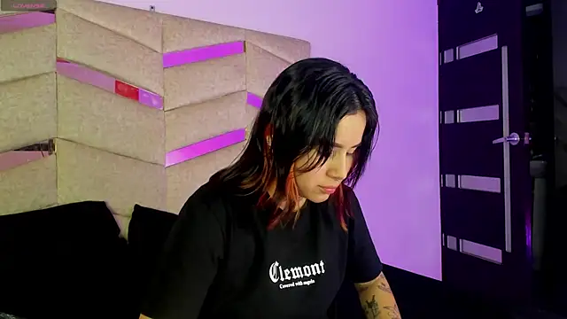 Nixielee  online show from 10.23.25