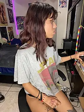 Snapshot of Freyaa_sama chatting on 10.15.25 Freyaa sama online show from 10.15.25