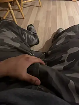 Snapshot of 4dagals chatting on 04.13.26 4dagals online show from 04.13.26