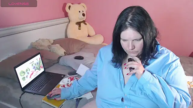 Snapshot of _alexandra_ray_ chatting on 12.13.25 alexandra ray online show from 12.13.25