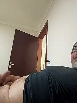 Snapshot of bozocwb chatting on 10.03.25 bozocwb online show from 10.03.25