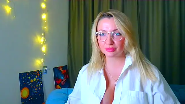 Snapshot of Mila5361 chatting on 10.21.25 Mila5361 online show from 10.21.25