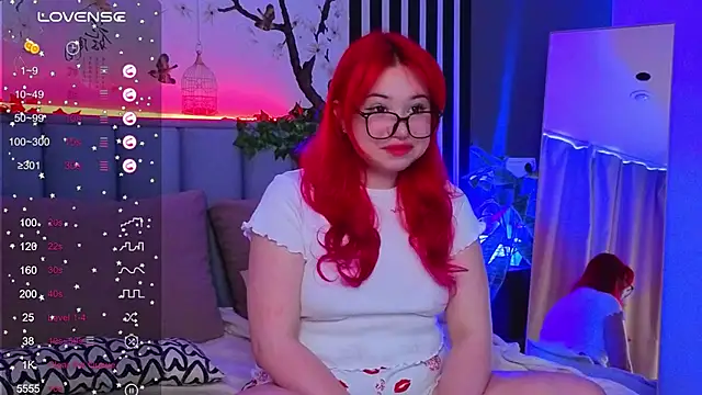 Snapshot of Klee_Love chatting on 10.04.25 Klee Love online show from 10.04.25