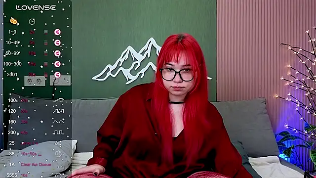 Snapshot of Klee_Love chatting on 10.13.25 Klee Love online show from 10.13.25