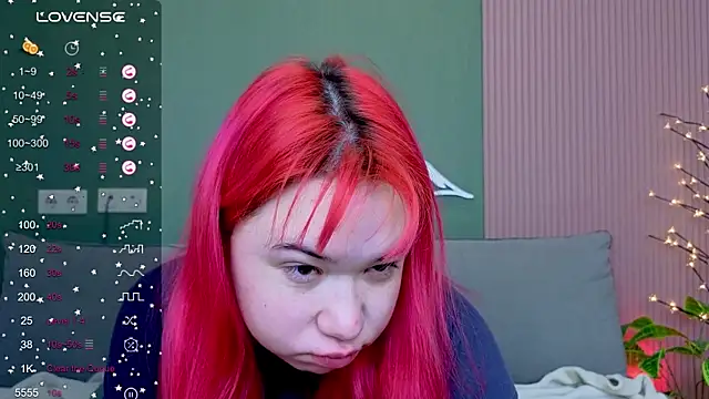 Snapshot of Klee_Love chatting on 10.19.25 Klee Love online show from 10.19.25