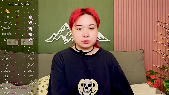 Snapshot of Klee_Love chatting on 10.20.25 Klee Love online show from 10.20.25