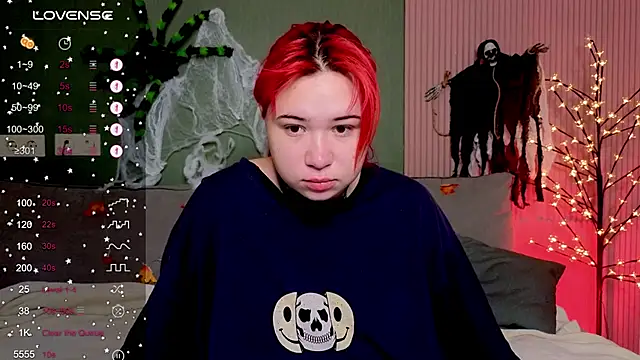 Snapshot of Klee_Love chatting on 10.21.25 Klee Love online show from 10.21.25