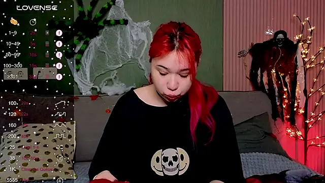 Snapshot of Klee_Love chatting on 10.25.25 Klee Love online show from 10.25.25