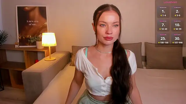 Snapshot of Taylaa_Luxe chatting on 10.17.25 Taylaa Luxe online show from 10.17.25