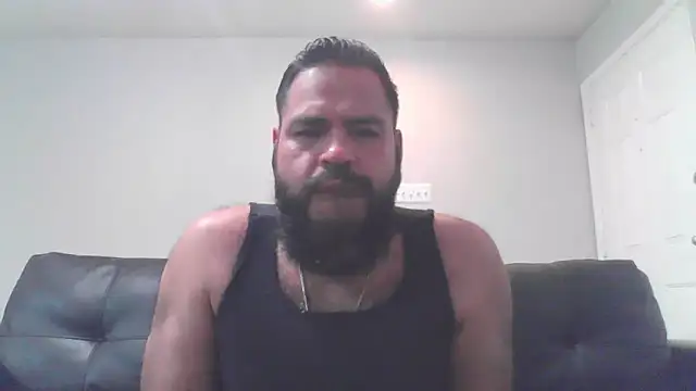 Snapshot of BigJohnBear39 chatting on 10.18.25 BigJohnBear39 online show from 10.18.25