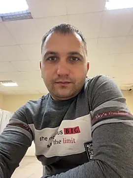 Snapshot of Mahrovmaxim chatting on 10.12.25 Mahrovmaxim online show from 10.12.25