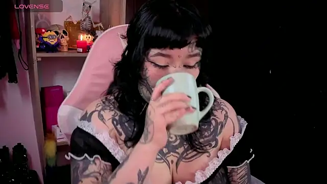 Snapshot of persefoneunderworld666 chatting on 10.20.25 persefoneunderworld666 online show from 10.20.25