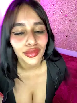 Mis Saraaxx online show from 10.21.25