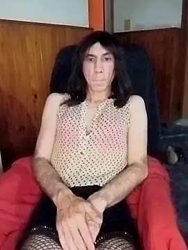 Snapshot of PaulaCrossdresser chatting on 10.12.25 PaulaCrossdresser online show from 10.12.25