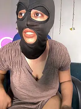 Snapshot of elza_laana chatting on 10.03.25 elza laana online show from 10.03.25