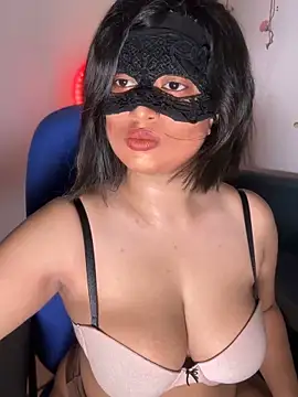 Snapshot of elza_laana chatting on 10.14.25 elza laana online show from 10.14.25