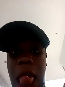 Snapshot of Phat_booty222 chatting on 10.13.25 Phat booty222 online show from 10.13.25