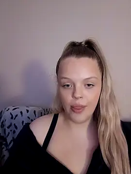 AuroraMaexox online show from 10.04.25