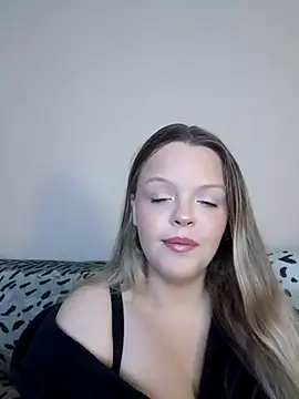 AuroraMaexox online show from 10.05.25