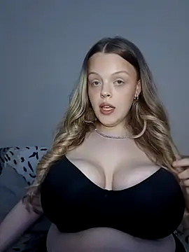 AuroraMaexox online show from 10.18.25