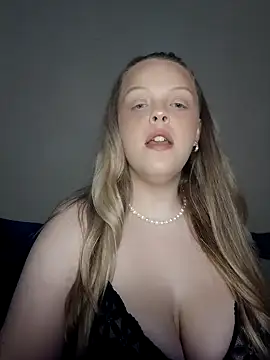 AuroraMaexox online show from 10.19.25