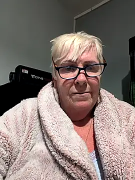 Snapshot of Playful_MILF_Demi chatting on 10.23.25 Playful MILF Demi online show from 10.23.25