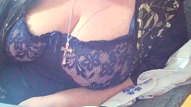 Playful MILF Demi online show from 01.10.26