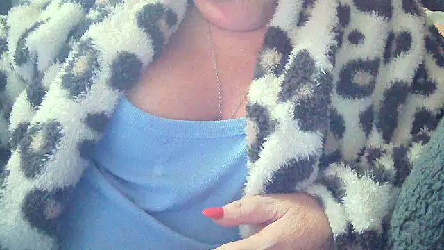 Snapshot of Playful_MILF_Demi chatting on 02.07.26 Playful MILF Demi online show from 02.07.26