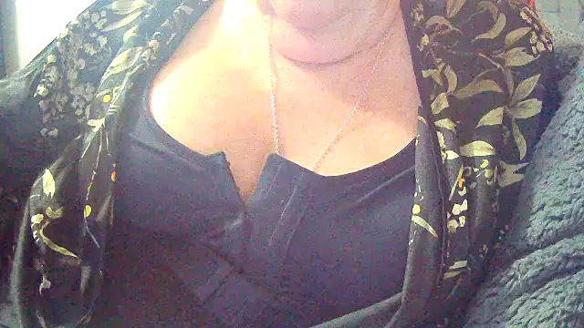 Snapshot of Playful_MILF_Demi chatting on 02.08.26 Playful MILF Demi online show from 02.08.26