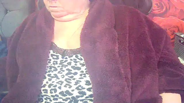 Snapshot of Playful_MILF_Demi chatting on 03.01.26 Playful MILF Demi online show from 03.01.26