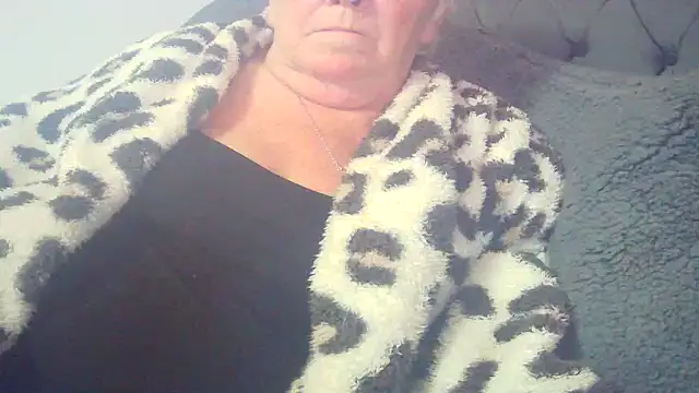 Playful MILF Demi online show from 05.08.26