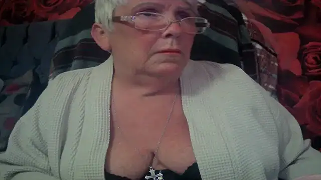 Playful MILF Demi online show from 06.20.26