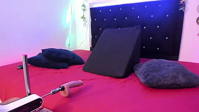 Snapshot of DayanRoux chatting on 10.09.25 DayanRoux online show from 10.09.25