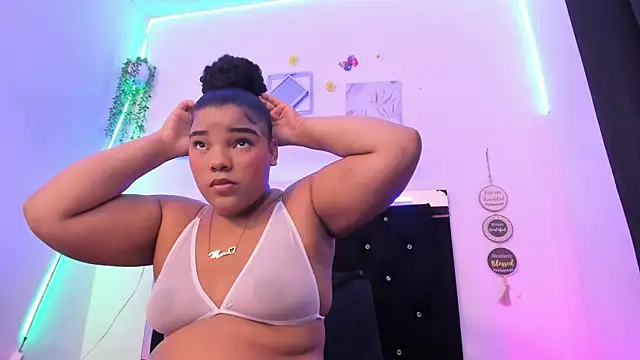 Snapshot of DayanRoux chatting on 10.20.25 DayanRoux online show from 10.20.25