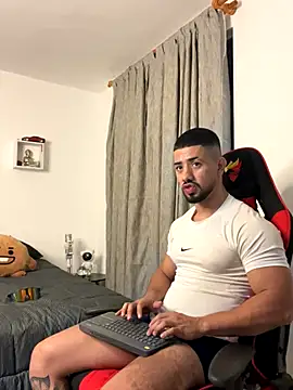 Ezzio Scolaro online show from 10.17.25