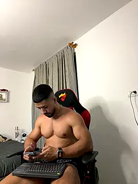 Ezzio Scolaro online show from 10.25.25