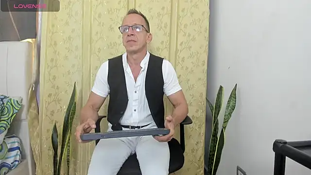 Snapshot of _axelking_ chatting on 07.06.26 axelking online show from 07.06.26