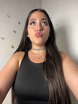 Snapshot of Nhefertary chatting on 10.19.25 Nhefertary online show from 10.19.25