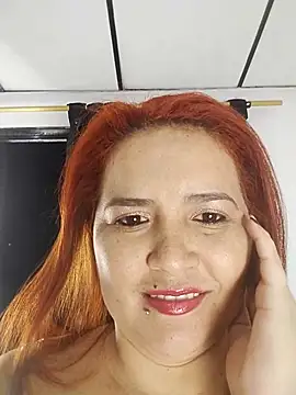Snapshot of vauroraper chatting on 10.18.25 vauroraper online show from 10.18.25