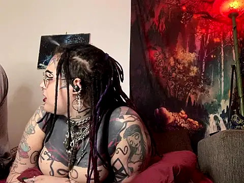 Snapshot of nyxvelon chatting on 10.18.25 nyxvelon online show from 10.18.25