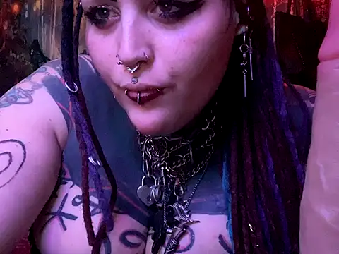 Snapshot of nyxvelon chatting on 11.10.25 nyxvelon online show from 11.10.25