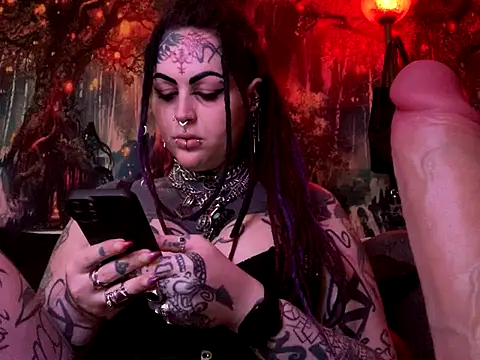 Snapshot of nyxvelon chatting on 11.15.25 nyxvelon online show from 11.15.25