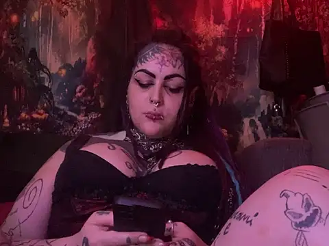 Snapshot of nyxvelon chatting on 11.16.25 nyxvelon online show from 11.16.25