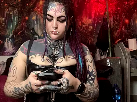 Snapshot of nyxvelon chatting on 12.16.25 nyxvelon online show from 12.16.25