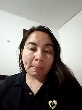 Snapshot of Hatria_Nuu chatting on 10.04.25 Hatria Nuu online show from 10.04.25