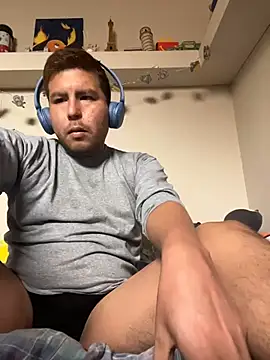 Snapshot of atreusfilho chatting on 10.21.25 atreusfilho online show from 10.21.25